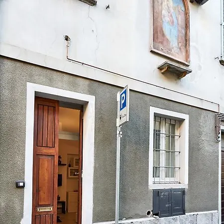 Le Mure Di Como Con Parcheggio Διαμέρισμα *